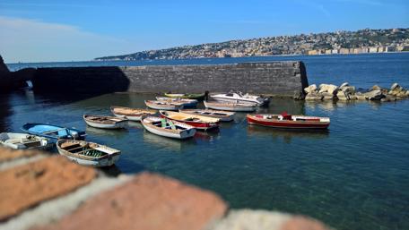 Tranquil Boats by the Shore wallpaper