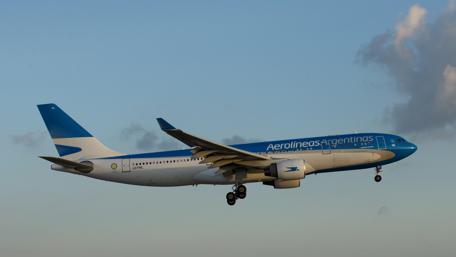 Aerolíneas Argentinas Airbus in Flight Wallpaper wallpaper