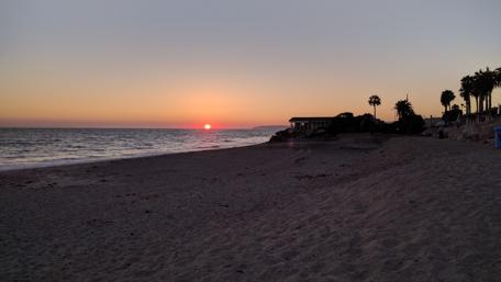 Serene Beach Sunset Over Tranquil Ocean Waves wallpaper