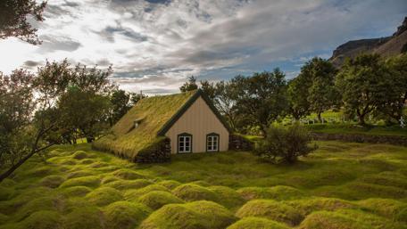 Charming Cottage in a Green Landscape wallpaper