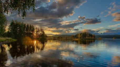 Golden Sunset Over a Tranquil Lake wallpaper