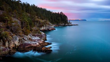Coastal Serenity at Dusk wallpaper