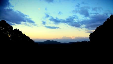 Tranquil Blue Sky Landscape at Dusk wallpaper