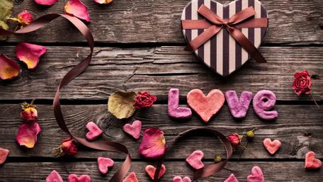 Romantic Hearts and Gifts for Valentine's Day wallpaper