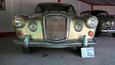 Classic Vintage Car Displayed in Exquisite Detail wallpaper