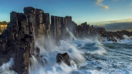 Unusual basalt columns - Bombo Headland Quarry, Australia wallpaper