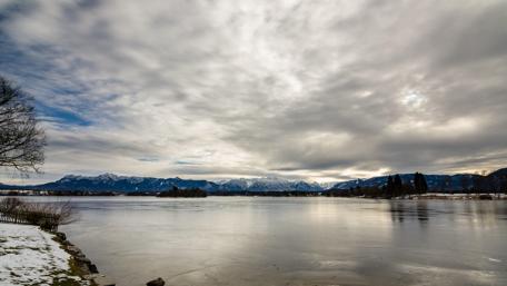 Tranquil Winter Reflections of Nature wallpaper