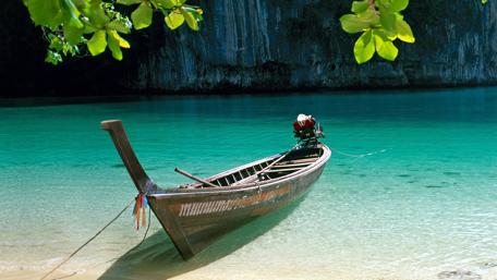 Serenity on the Shoreline wallpaper