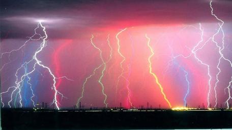 Lightning Symphony Over the Cityscape wallpaper