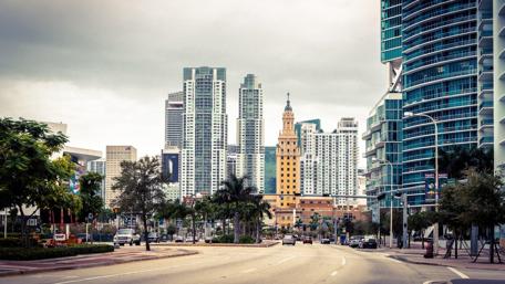 Urban Serenity in Miami's Skyline wallpaper