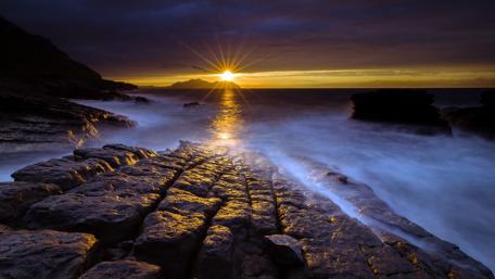 Serene Sunset Over Tranquil Waters wallpaper