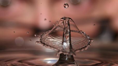 Elegant Water Splash Artistry wallpaper