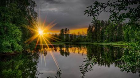 Sunset Brilliance at Tranquil Lakeside wallpaper