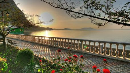 Sunset Serenity in the Park wallpaper