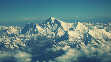 Majestic Mountain Peaks Under a Clear Sky wallpaper