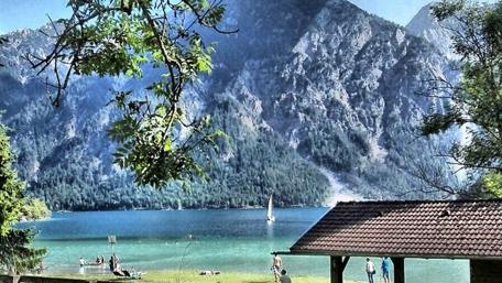 Serene Lakeside Escape in Germany wallpaper