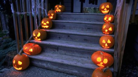 Halloween Porch with Glowing Pumpkins wallpaper