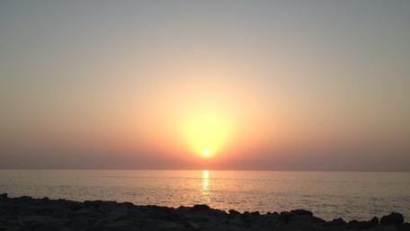 Tranquil Sunrise Over Dubai Waters wallpaper