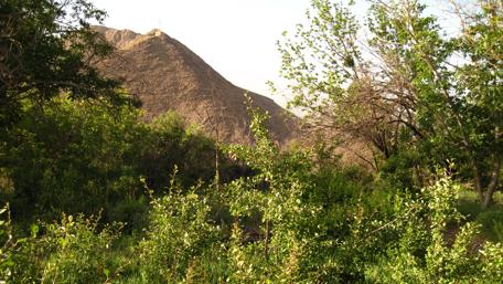 Serene Nature in Iran's Mountains wallpaper