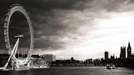 Monochrome Cityscape at Dusk wallpaper