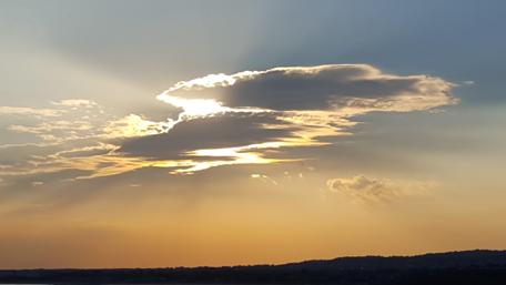Serene Sunset Over Cloudy Horizon wallpaper