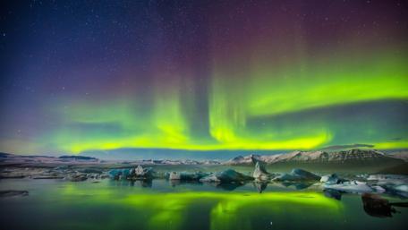 Green Aurora Borealis wallpaper