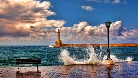 Lighthouse Serenity Amidst Crashing Waves wallpaper