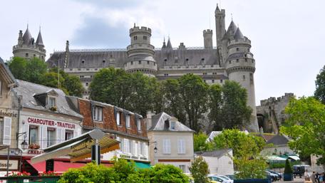 Majestic Castle Overlooking a Charming Cityscape wallpaper