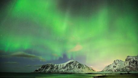 Northern lights above Skagsanden wallpaper
