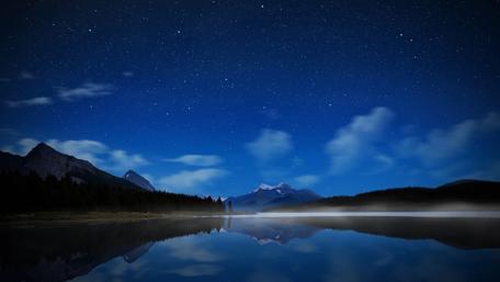 Starry Night Over Serene Lake wallpaper