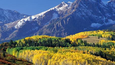 Majestic Mountain in Autumn Splendor wallpaper