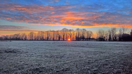 Sunrise Serenity Over Frosty Fields wallpaper