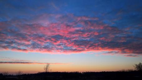 Tranquil Sunrise Over a Colorful Sky wallpaper