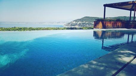 Serenity by the Infinite Pool wallpaper