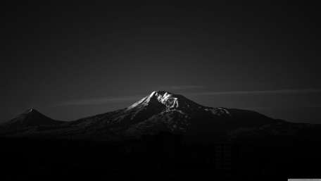 Majestic Mountains in Monochrome Shadows wallpaper