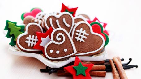 Festive Gingerbread Delights on Display wallpaper