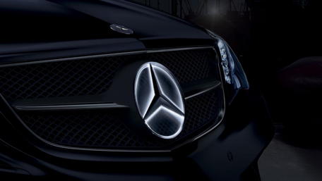 Mercedes Bonnet Close-Up at Night wallpaper