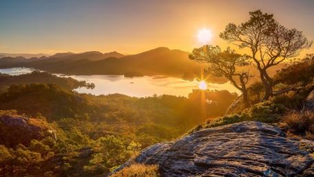 Serene Sunset Over Tranquil Waters wallpaper