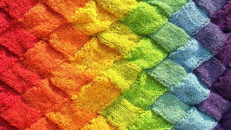 Vibrant Knitted Rainbow Pattern wallpaper