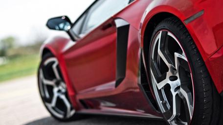 Sleek Design of a Lamborghini in Focus wallpaper
