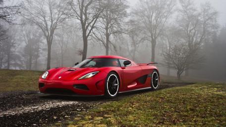Mystic Fog and the Fiery Red Koenigsegg wallpaper