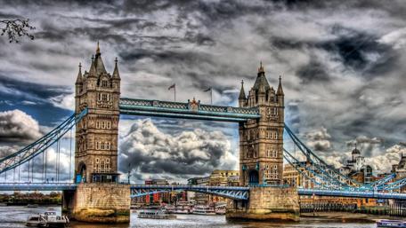 Majestic Tower Bridge in London wallpaper