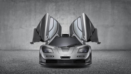 Sleek Monochrome McLaren F1 Wallpaper Design wallpaper
