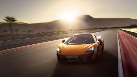 MCLAREN 570S Igniting the Road to Dreams wallpaper