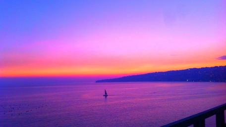 Serene Sunset Over Calm Waters wallpaper