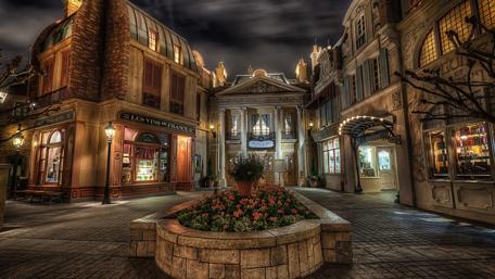 Charming Nighttime City Square Scene wallpaper