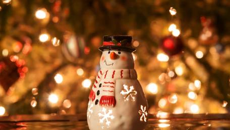 Snowman Wonderland Festive Glow wallpaper