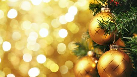Golden Glow of Christmas Cheer wallpaper