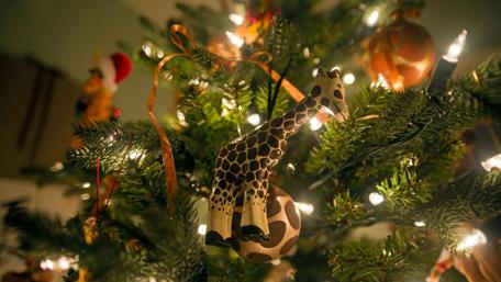 Whimsical Christmas Tree Decoration Featuring a Giraffe Figurine wallpaper