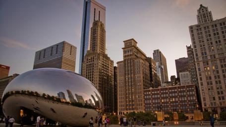 Vibrant Chicago Cityscape at Dusk wallpaper